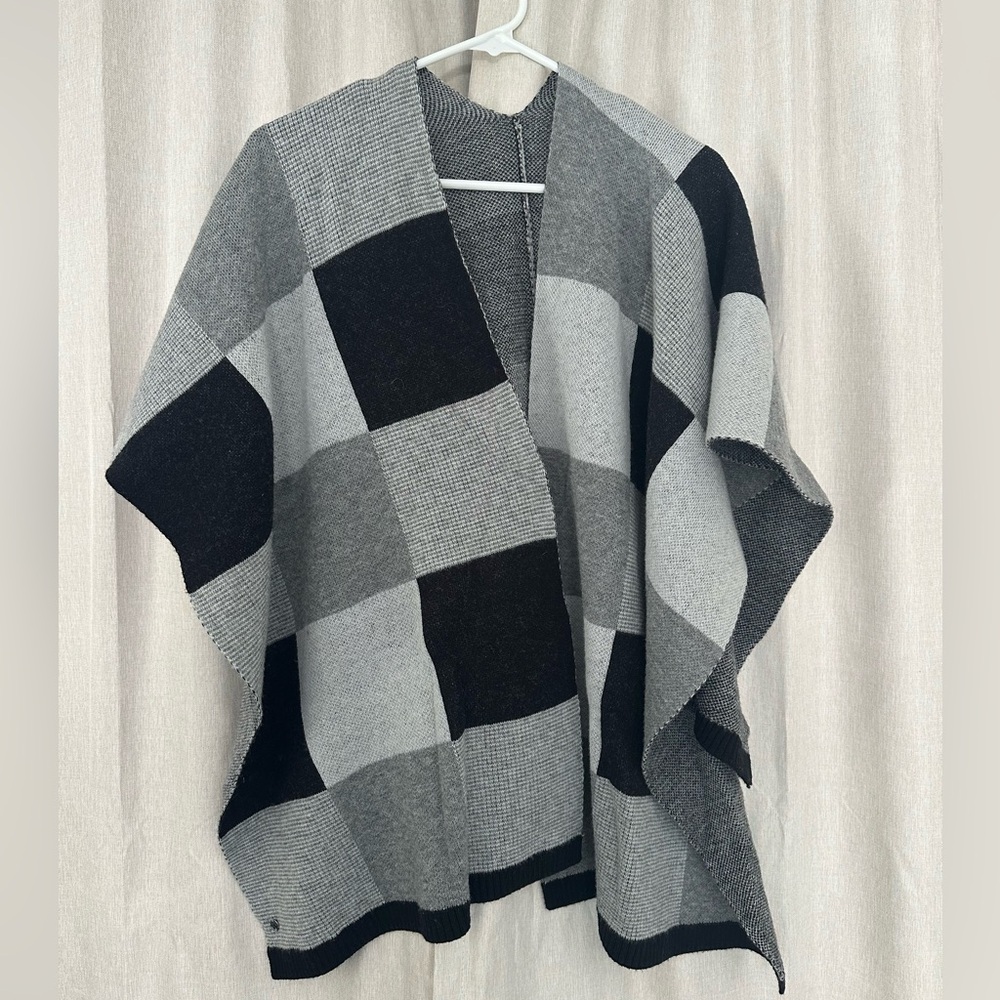 Lululemon Athletic Black and Gray Checkered Poncho/Scarf